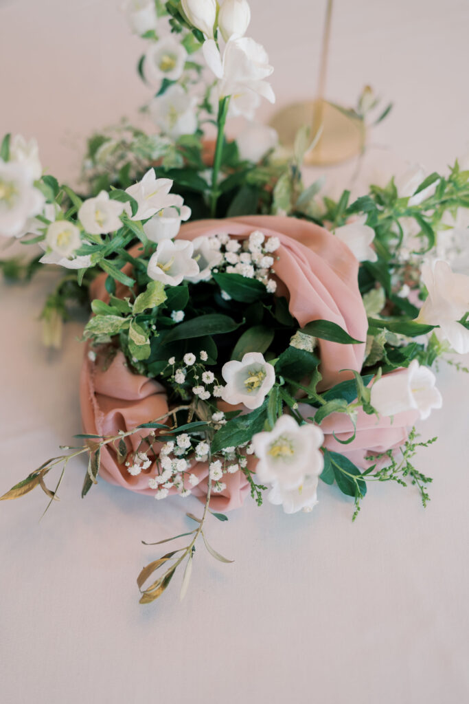 Bloemen op tafel bruiloft